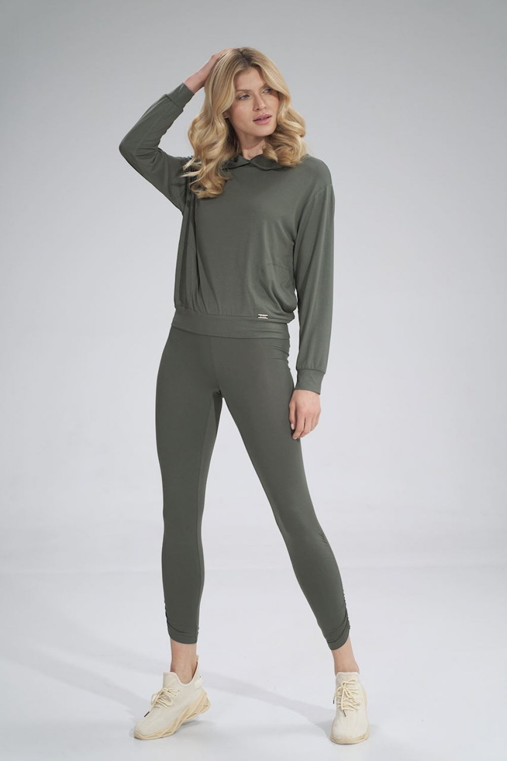 Long leggings M773 – Figl, Olive – Leggings – image 2
